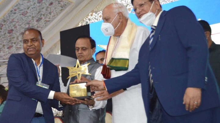 The Yamraj is everywhere: Dr Farooq Abdullah, referring to people who are afraid of travelling to J & K due to insurgency he made this comment at the closing ceremony of two day national meet on Safety and Energy at Sonmarg 