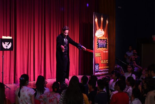 LAS VEGAS Magic Show by Atrangi Re magician Rahul Kharbanda
